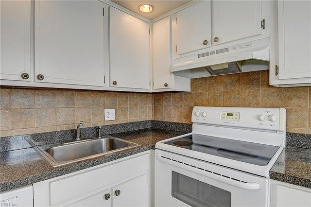 3817 Colonial PW, Virginia Beach, VA 23452