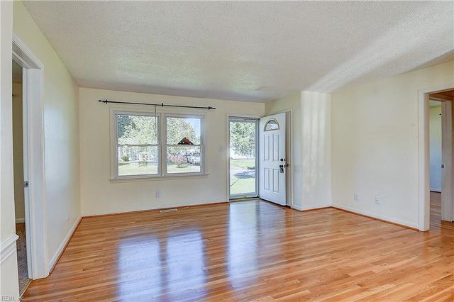 3817 Colonial PW, Virginia Beach, VA 23452