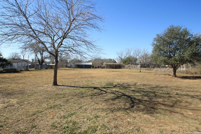 1215 Plum, Floresville, TX 78114
