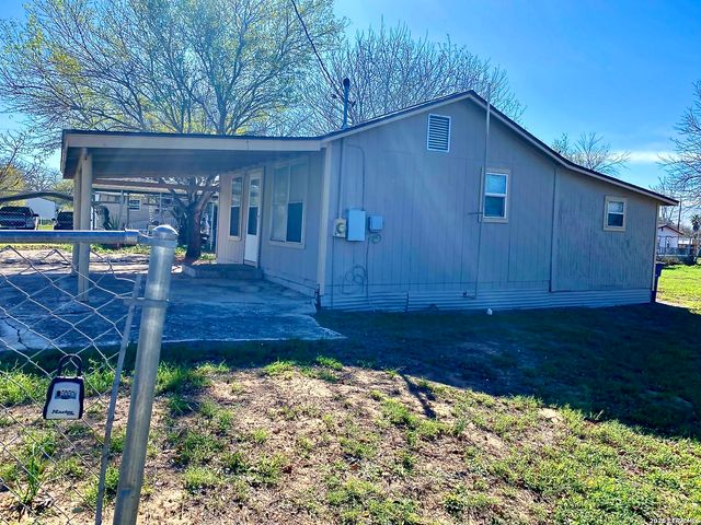 1215 Plum, Floresville, TX 78114