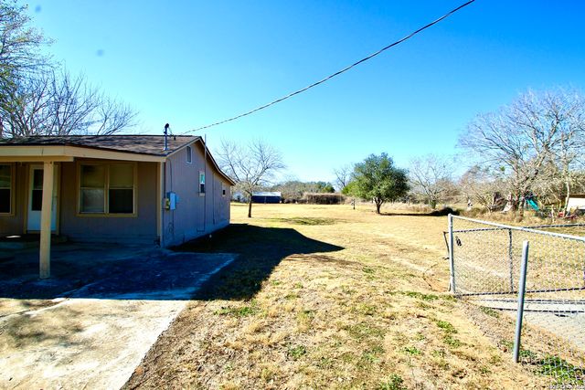 1215 Plum, Floresville, TX 78114
