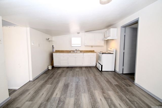 1215 Plum, Floresville, TX 78114