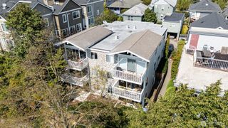 940 N 35th Street #301, Seattle, WA 98103