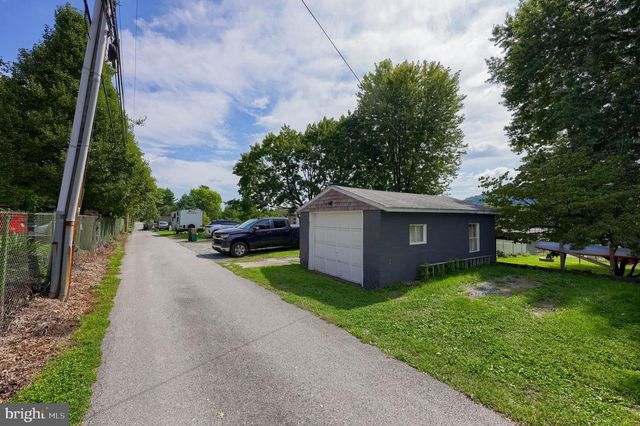 420 E MARKET ST, Marietta, PA 17547