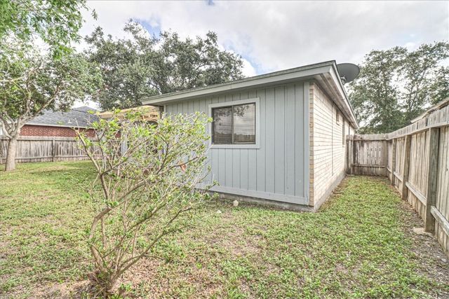 7209 Windy Ridge Dr, Corpus Christi, TX 78413