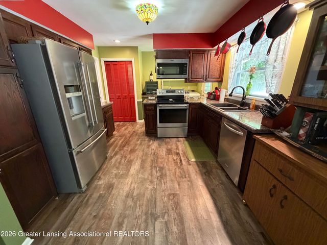 5004 Plum Hollow Drive, Lansing, MI 48917