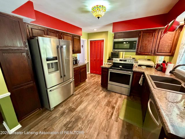 5004 Plum Hollow Drive, Lansing, MI 48917