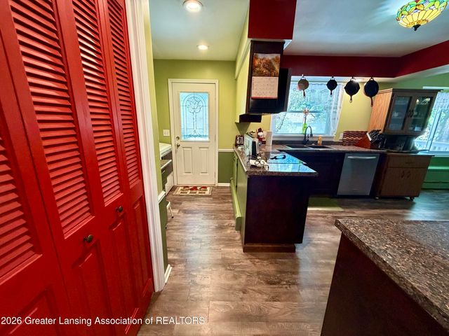 5004 Plum Hollow Drive, Lansing, MI 48917