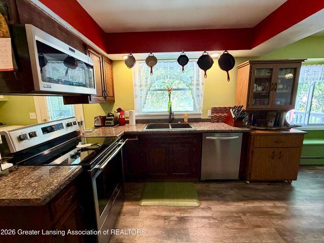 5004 Plum Hollow Drive, Lansing, MI 48917