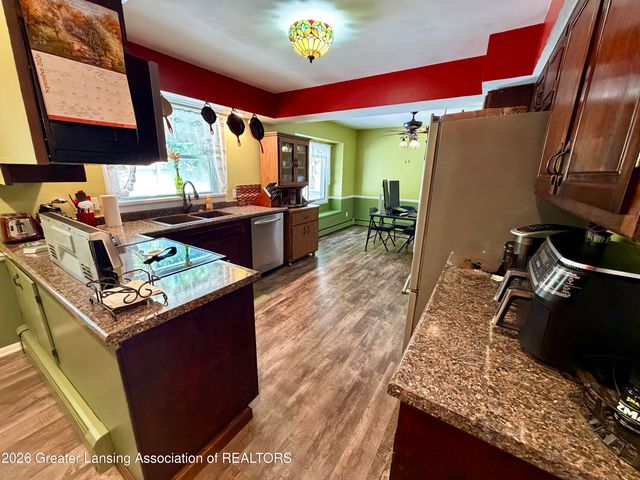 5004 Plum Hollow Drive, Lansing, MI 48917