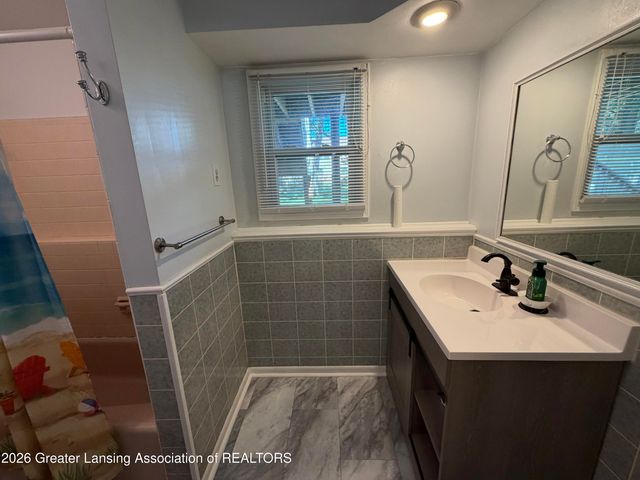 5004 Plum Hollow Drive, Lansing, MI 48917
