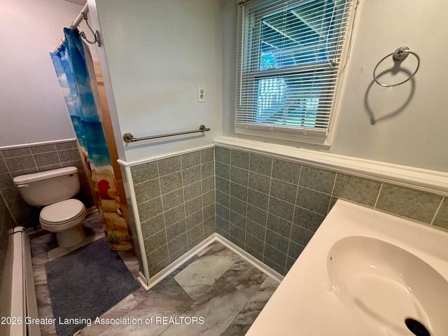 5004 Plum Hollow Drive, Lansing, MI 48917