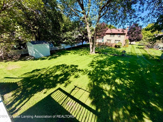 5004 Plum Hollow Drive, Lansing, MI 48917