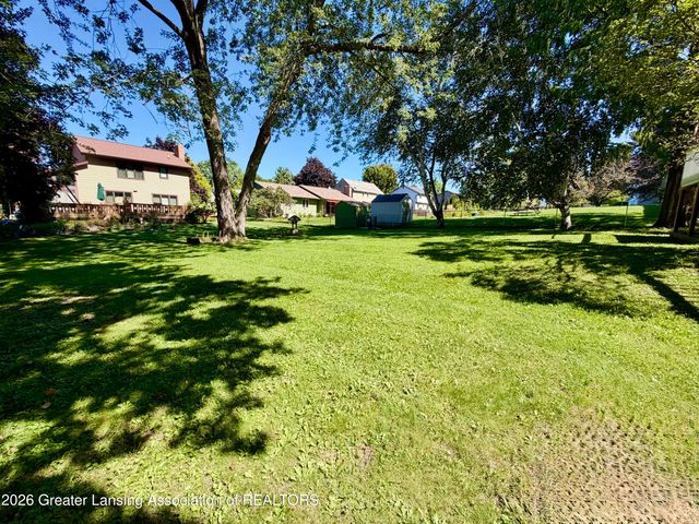 5004 Plum Hollow Drive, Lansing, MI 48917