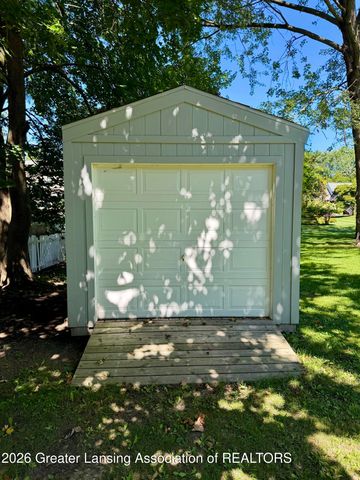 5004 Plum Hollow Drive, Lansing, MI 48917
