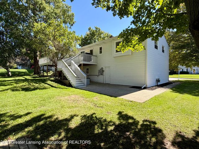 5004 Plum Hollow Drive, Lansing, MI 48917