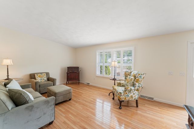 5 Mountain Laurel Ridge, Montville, CT 06382