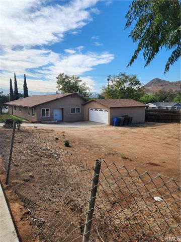 6420 Stover, Riverside, CA 92505