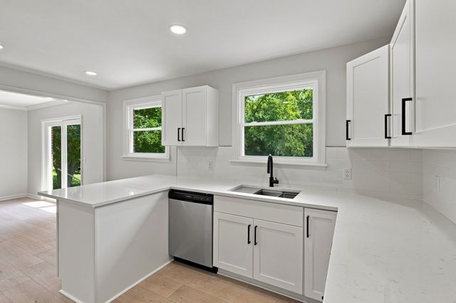 215 Tyne Bay Dr, Hendersonville, TN 37075
