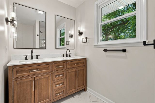 215 Tyne Bay Dr, Hendersonville, TN 37075