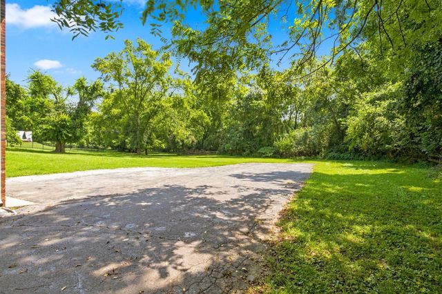 215 Tyne Bay Dr, Hendersonville, TN 37075