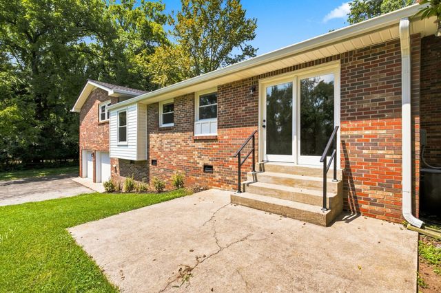 215 Tyne Bay Dr, Hendersonville, TN 37075