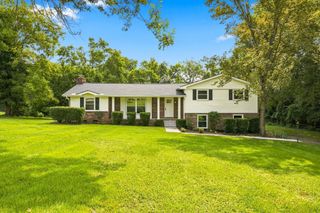 215 Tyne Bay Dr, Hendersonville, TN 37075