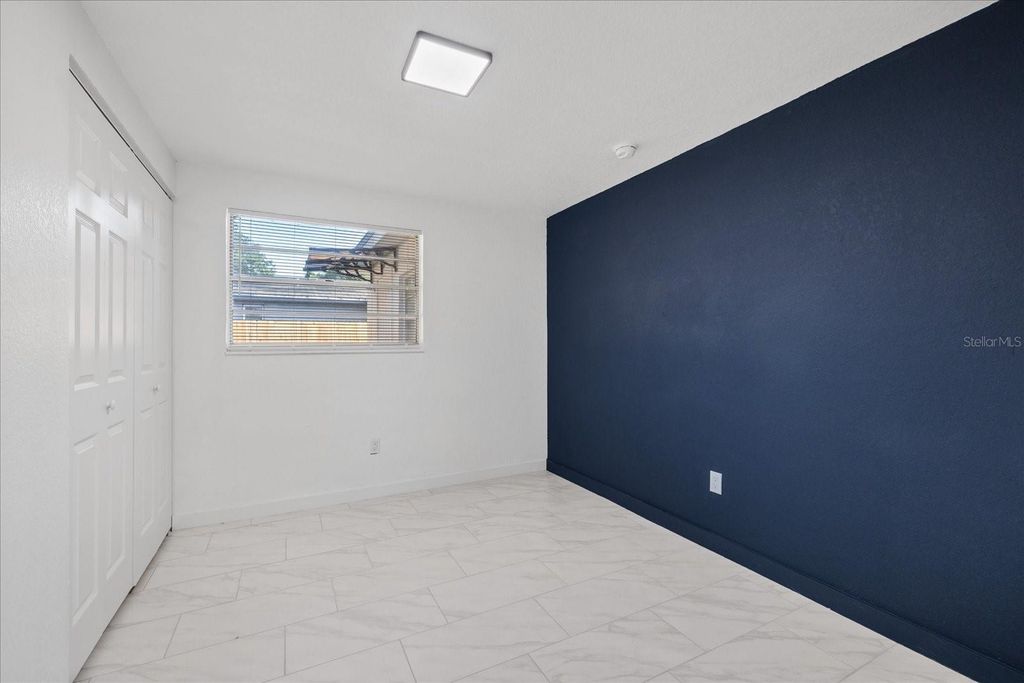Image 16 of property listing at 8711 N RIVER FOREST CIRCLE, Tampa, FL 33604