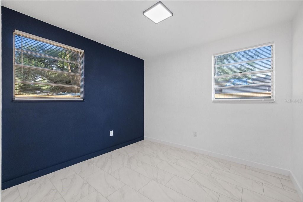 Image 20 of property listing at 8711 N RIVER FOREST CIRCLE, Tampa, FL 33604