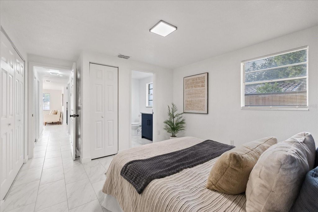 Image 23 of property listing at 8711 N RIVER FOREST CIRCLE, Tampa, FL 33604