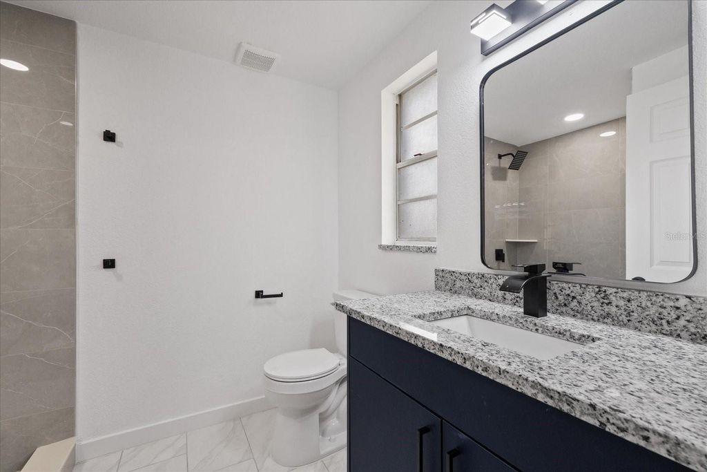 Image 24 of property listing at 8711 N RIVER FOREST CIRCLE, Tampa, FL 33604