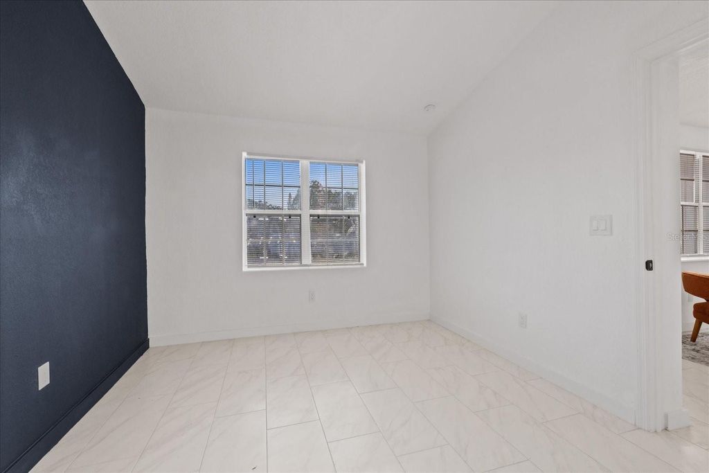 Image 27 of property listing at 8711 N RIVER FOREST CIRCLE, Tampa, FL 33604