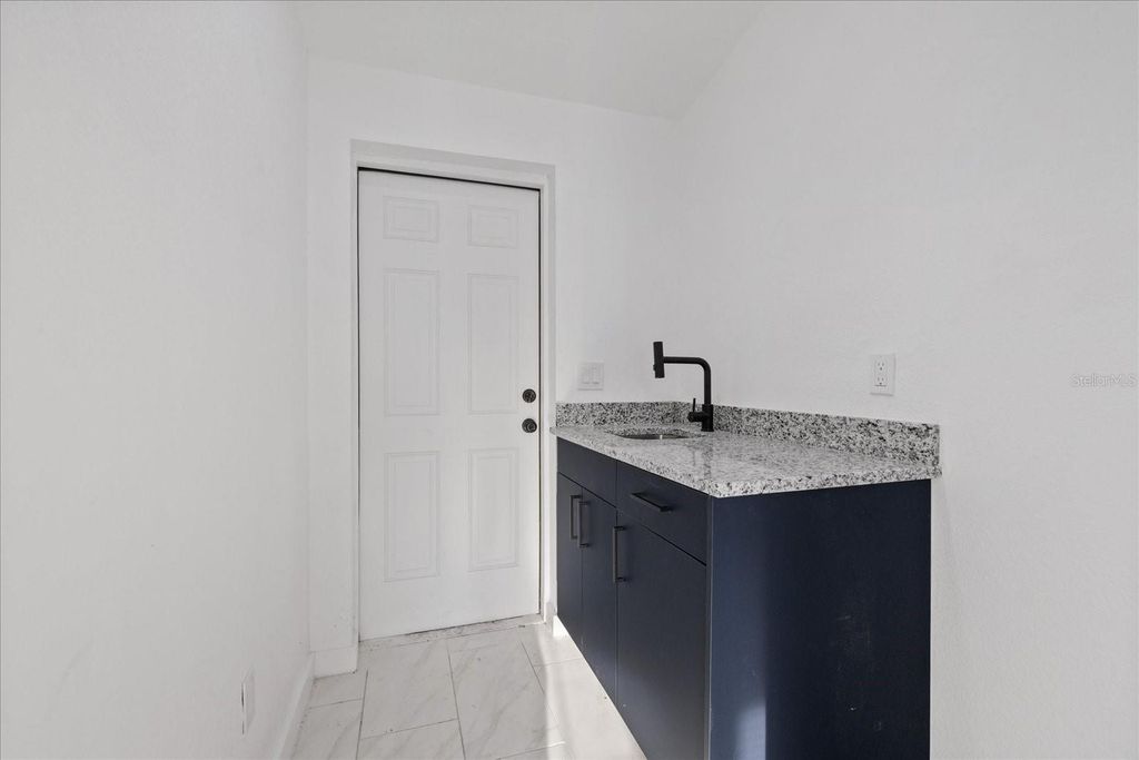 Image 29 of property listing at 8711 N RIVER FOREST CIRCLE, Tampa, FL 33604