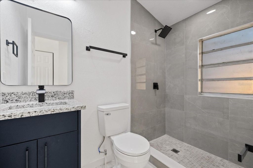 Image 30 of property listing at 8711 N RIVER FOREST CIRCLE, Tampa, FL 33604