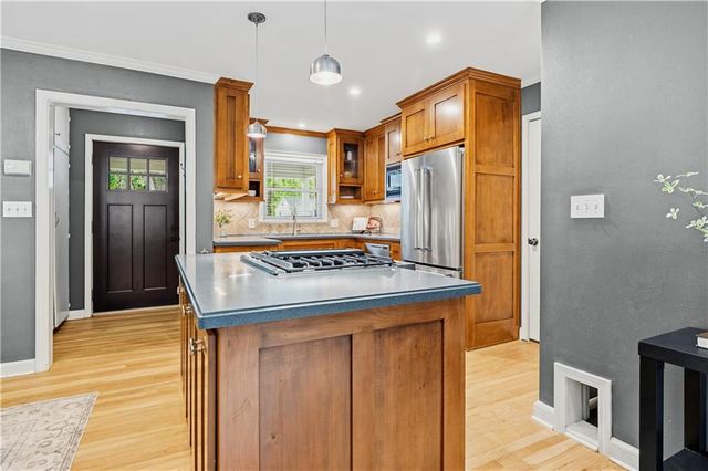 7117 Cedar Street, Prairie Village, KS 66208