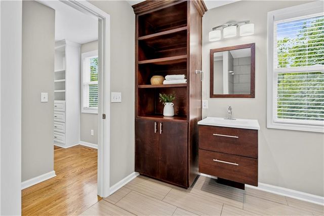 7117 Cedar Street, Prairie Village, KS 66208
