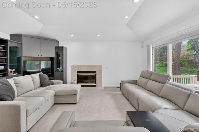 28959 Augusta, Farmington Hills, MI 48331
