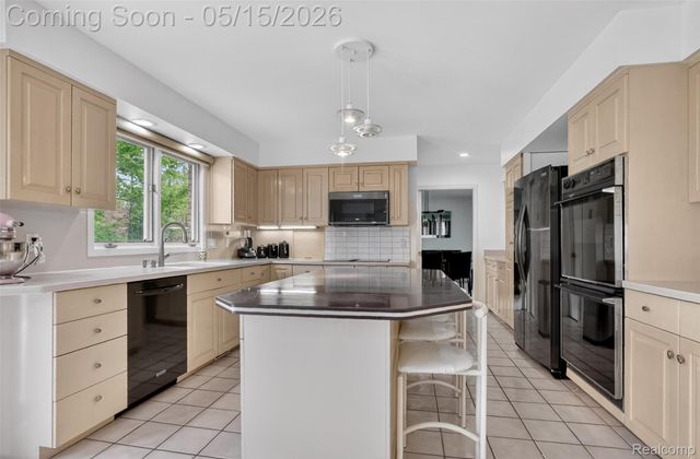 28959 Augusta, Farmington Hills, MI 48331