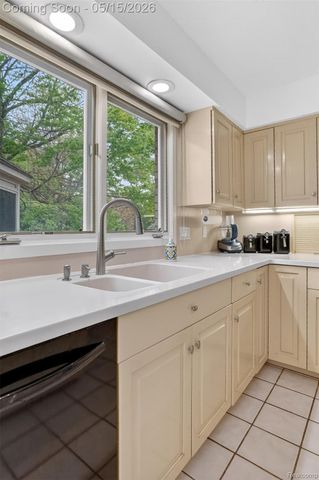 28959 Augusta, Farmington Hills, MI 48331