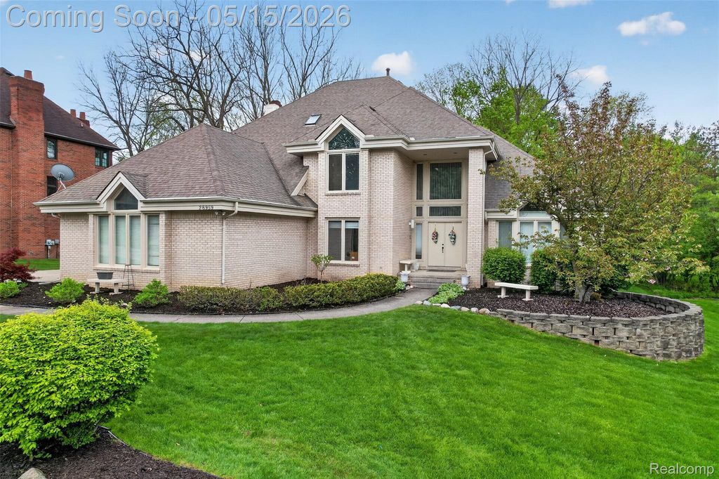 28959 Augusta, Farmington Hills, MI 48331