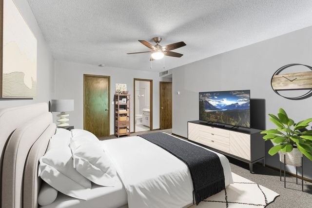 450 Ford Road 319, Saint Louis Park, MN 55426