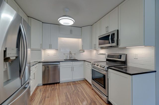 450 Ford Road 319, Saint Louis Park, MN 55426