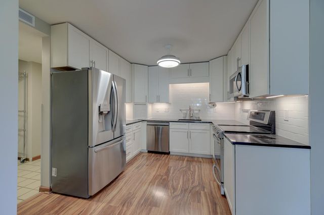 450 Ford Road 319, Saint Louis Park, MN 55426