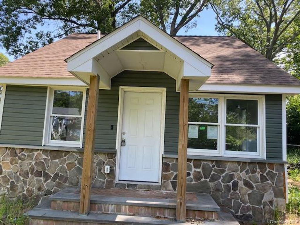 57 N Washington Avenue, Centereach, NY 11720