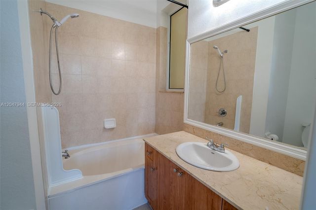 10855 NW 88th Terrace 212, Doral, FL 33178