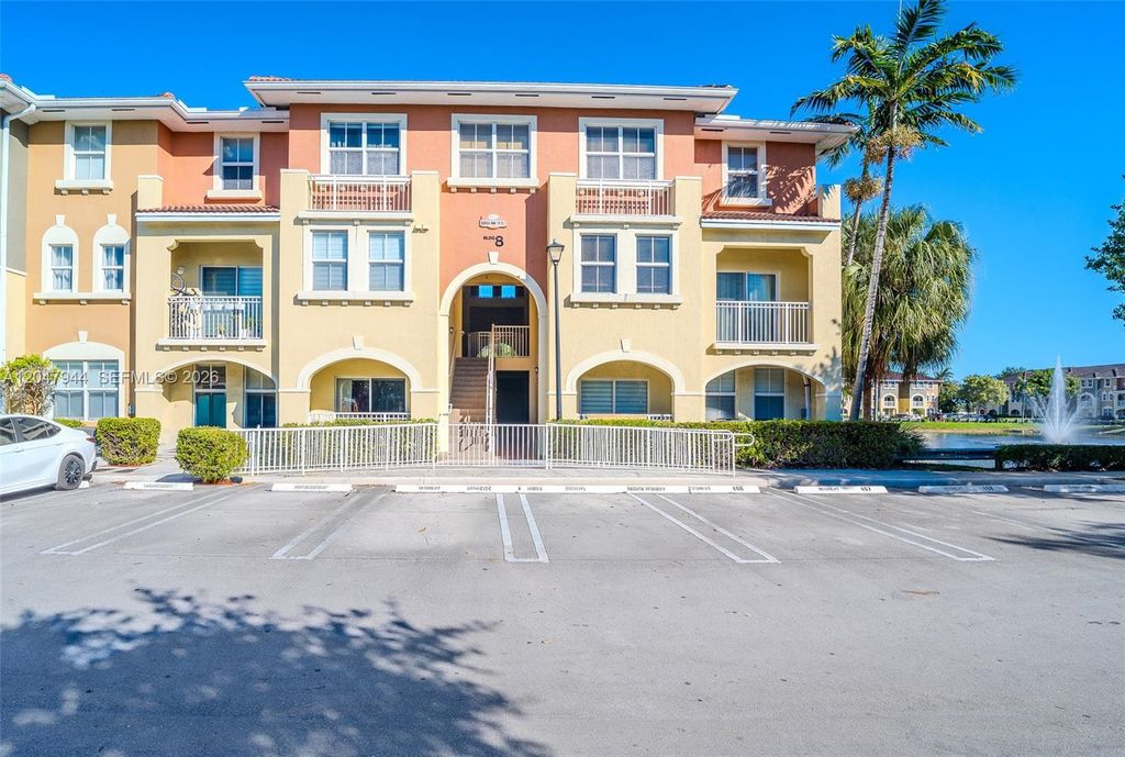 10855 NW 88th Terrace 212, Doral, FL 33178