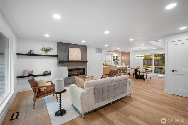 14076 117th Avenue NE, Kirkland, WA 98034