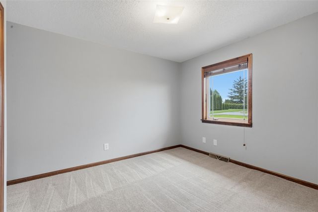 1822 Somerset Drive, Marion, IA 52302
