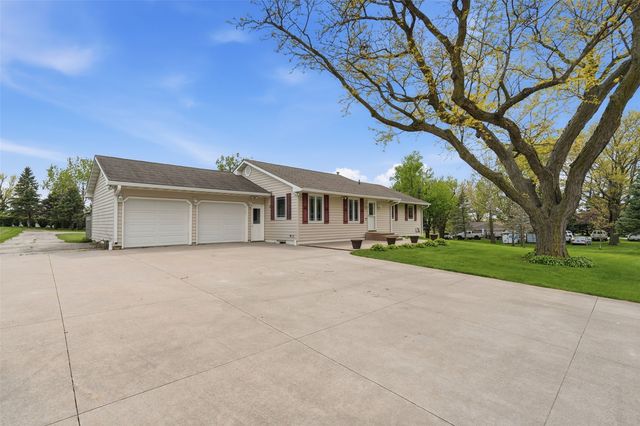 1822 Somerset Drive, Marion, IA 52302