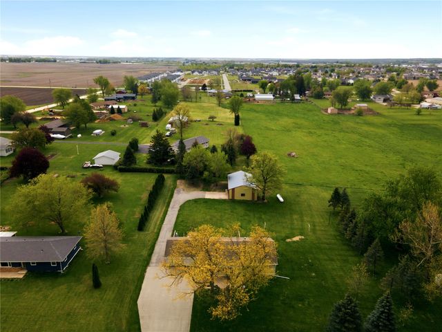 1822 Somerset Drive, Marion, IA 52302